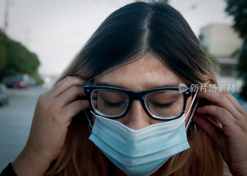 漂亮的墨西哥女人在Ciudad Juárez墨西哥靠近美国边境的奇瓦瓦